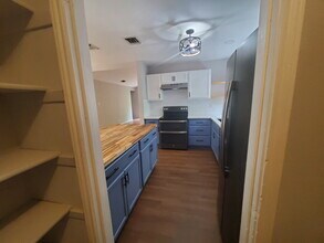 7729 Ridge Mist Dr in San Antonio, TX - Foto de edificio - Building Photo