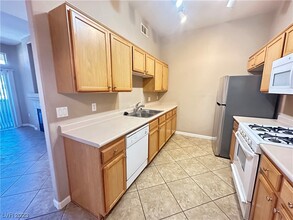 3481 Desert Cliff St-Unit -104 in Las Vegas, NV - Building Photo - Building Photo