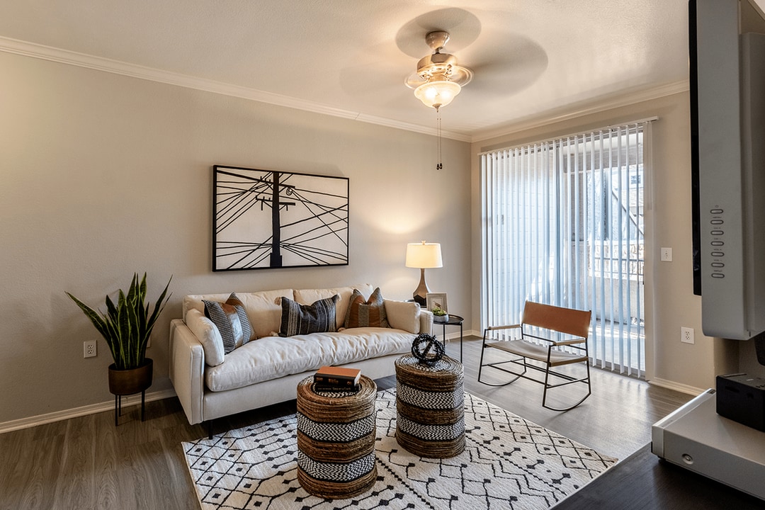 Grand Venetian at Las Colinas in Irving, TX - Foto de edificio