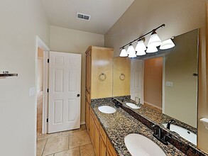 6034 Bobtail Dr in Corpus Christi, TX - Foto de edificio - Building Photo