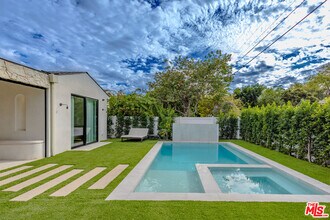 4703 Saloma Ave in Los Angeles, CA - Building Photo - Building Photo