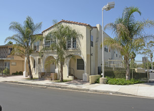 1449-1453 N Mansfield Ave in Los Angeles, CA - Building Photo - Building Photo