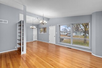 550 Versailles Dr in Florissant, MO - Building Photo - Building Photo