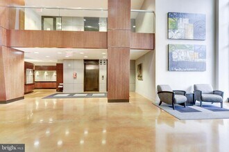 444 W Broad St in Falls Church, VA - Building Photo - Building Photo
