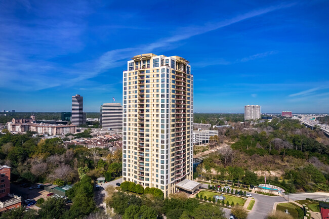 Villa D'Este in Houston, TX - Foto de edificio - Building Photo