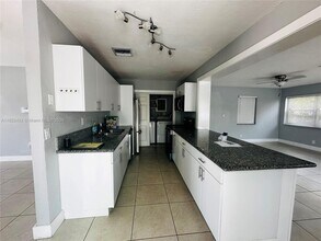 800 N 69th Ave in Hollywood, FL - Building Photo - Building Photo