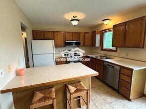 7020 Meadow Ct in Rockford, MN - Building Photo - Building Photo