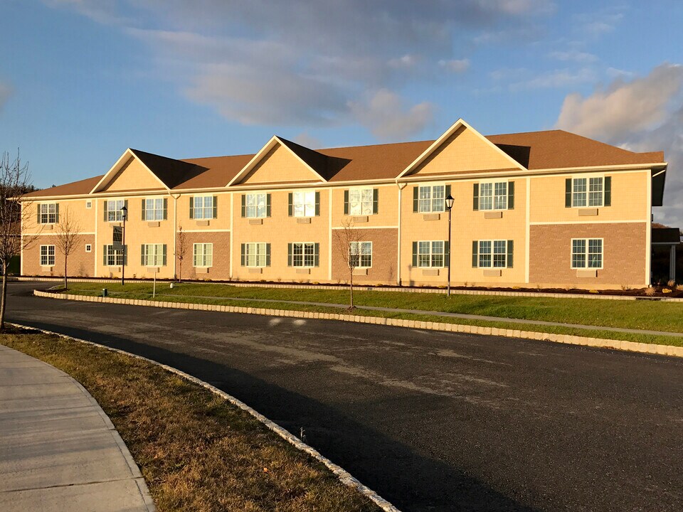 19b Boulder Hills Boulevard in Wantage, NJ - Building Photo