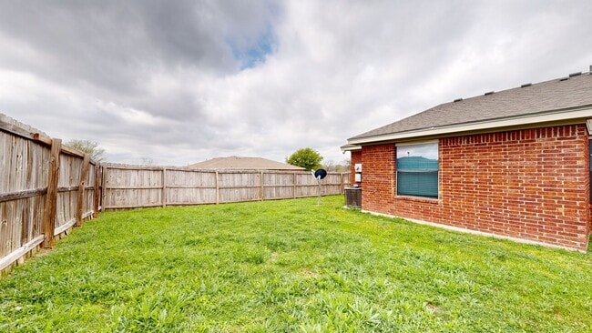 300 10th St in Nolanville, TX - Foto de edificio - Building Photo