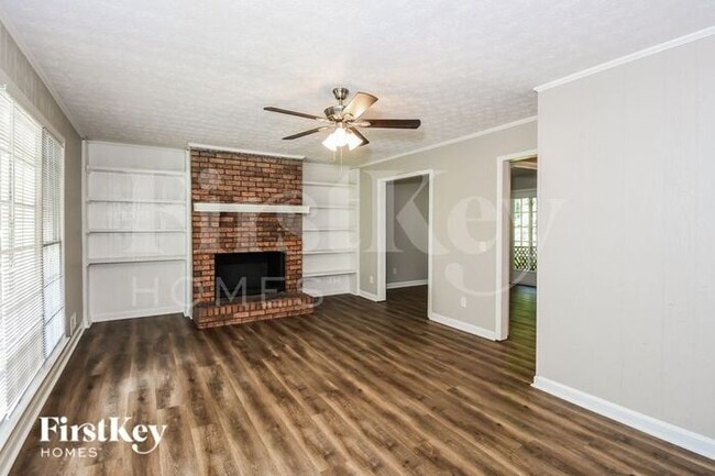 125 Creekview Dr in Woodstock, GA - Building Photo - Building Photo