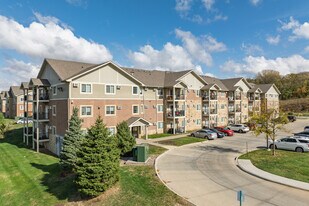Hilltop l in Des Moines, IA - Building Photo