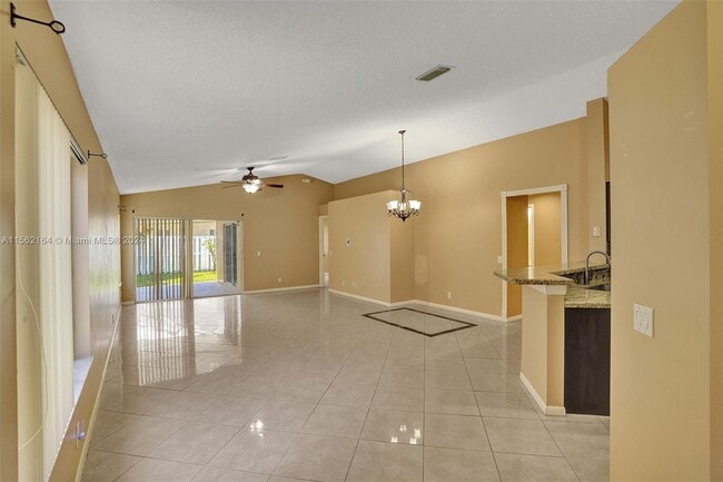 1425 Mira Vista Cir in Weston, FL - Building Photo - Building Photo