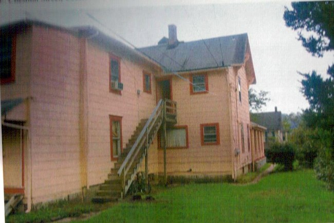 541 E Chestnut St in Coatesville, PA - Building Photo - Building Photo