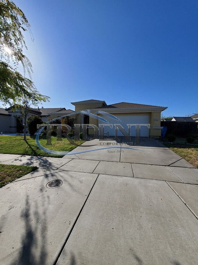 1430 Minories Dr in Olivehurst, CA - Building Photo - Building Photo