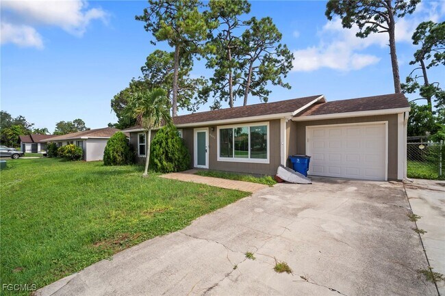 8042 Almo Rd in Ft. Myers, FL - Building Photo - Building Photo