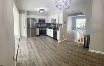 110 Red Bank Dr in Hamilton, NJ - Building Photo - Building Photo