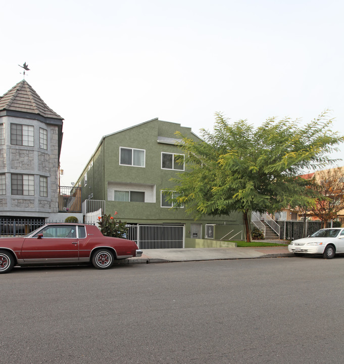 245 W Verdugo Ave in Burbank, CA - Foto de edificio