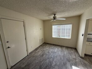 135 E Stuart Ave in Fresno, CA - Building Photo - Building Photo