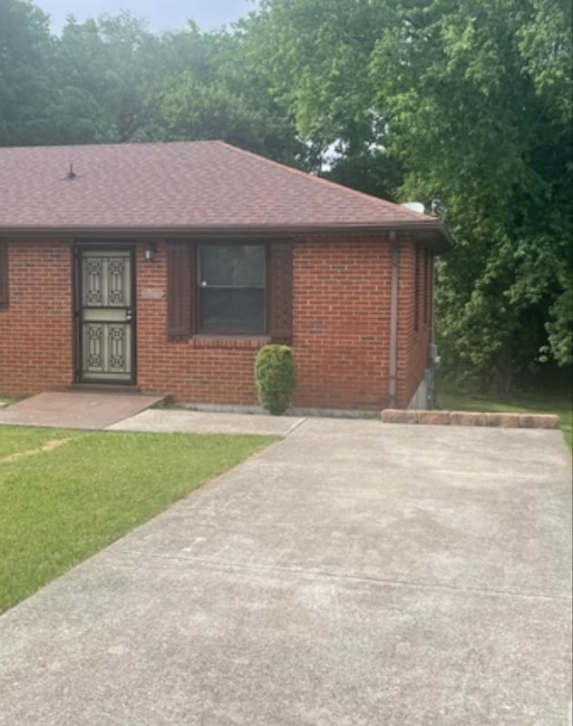 property at 901B W Eastland Ave