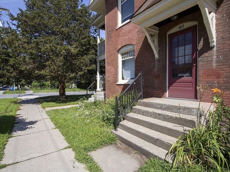 38-40-40 Monroe St in Burlington, VT - Building Photo