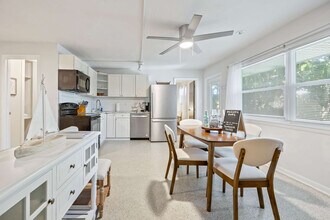 105 NE 3rd St in Satellite Beach, FL - Foto de edificio - Building Photo