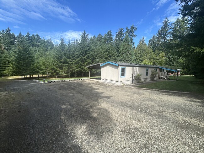 561 E Colonel Wright Rd in Shelton, WA - Building Photo - Building Photo