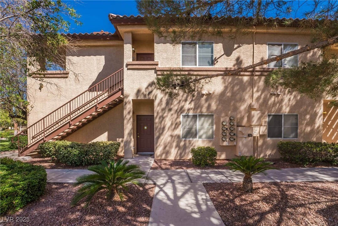8501 W University Ave in Las Vegas, NV - Building Photo