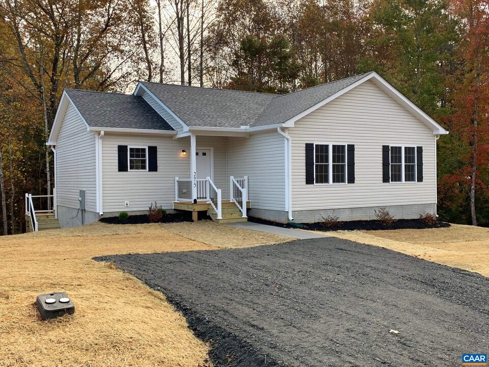 275 Barrington Dr in Stanardsville, VA - Building Photo