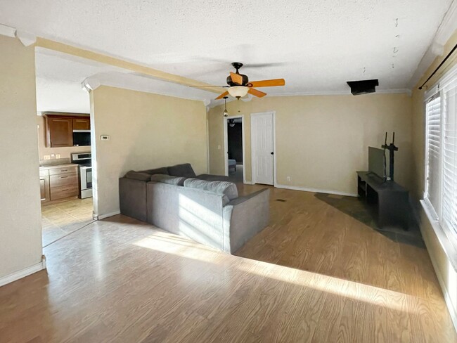 11305 Catclaw Dr in Hobbs, NM - Building Photo - Building Photo