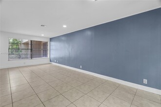 2530 Coral Springs Dr in Coral Springs, FL - Building Photo - Building Photo