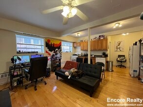 15 Fairbanks St, Unit 2 in Brookline, MA - Building Photo - Building Photo