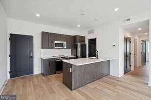 1419 W Grange Ave in Philadelphia, PA - Building Photo