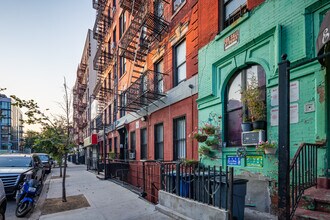 244 E 117th St in New York, NY - Foto de edificio - Building Photo