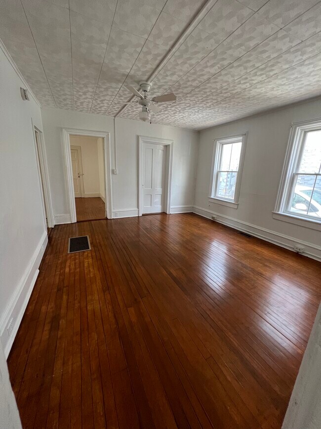 77 Archibald St, Unit Apt #1 in Burlington, VT - Foto de edificio - Building Photo