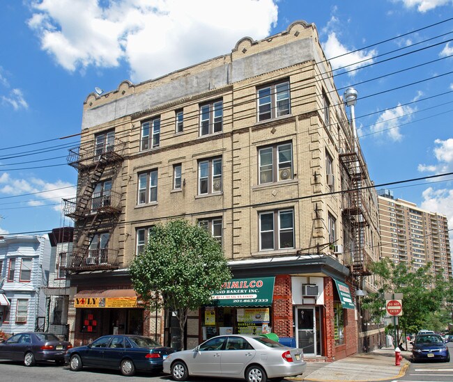 5002 Hudson Ave
