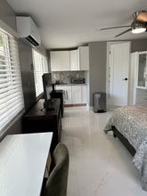 3163 NW 29th St, Unit 3163 A in Miami, FL - Foto de edificio - Building Photo