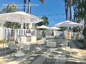 5136 E Livingston Dr in Long Beach, CA - Building Photo