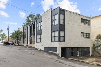 Fox Hall in Birmingham, AL - Building Photo - Interior Photo