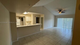 2600 S University Dr in Davie, FL - Building Photo