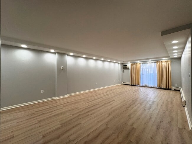 131 Coolidge Ave, Unit 112 in Watertown, MA - Building Photo - Building Photo