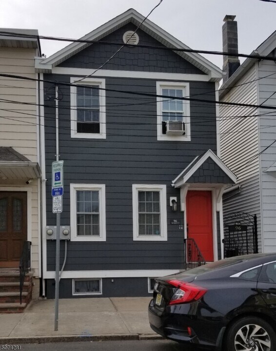 96 Van Buren St in Newark, NJ - Foto de edificio