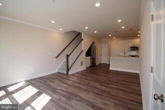 14911 River Walk Way in Woodbridge, VA - Foto de edificio - Building Photo