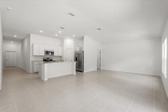 1377 Loxley Trl in Kissimmee, FL - Building Photo - Building Photo