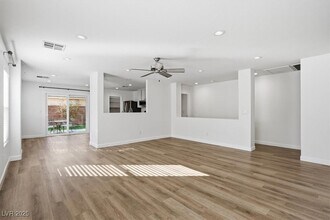 11239 Tribiani Ave in Las Vegas, NV - Foto de edificio - Building Photo