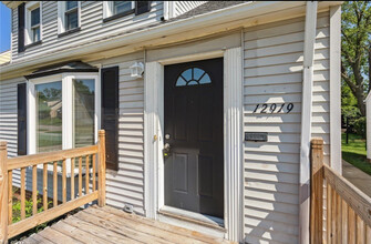 12919 Oakview Blvd in Garfield Heights, OH - Foto de edificio - Building Photo