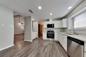 3318 Lockgate Dr in Spring, TX - Building Photo - Building Photo