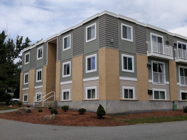 17 Mercury Dr in Londonderry, NH - Building Photo - Building Photo