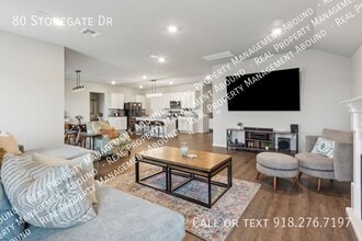 80 Stonegate Dr in Pryor, OK - Building Photo - Building Photo
