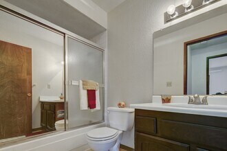 Continental in Anchorage, AK - Building Photo - Building Photo