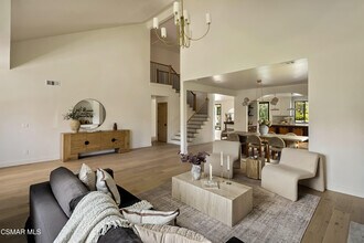 24005 Clarington Dr in Los Angeles, CA - Building Photo - Building Photo